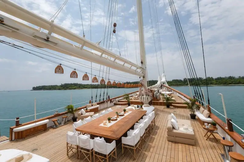6-main-deck-mutiara-laut